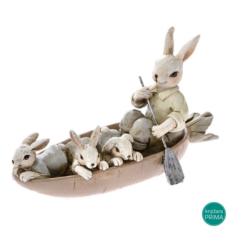 Zeka i zečići u čamcu u obliku šargarepe 