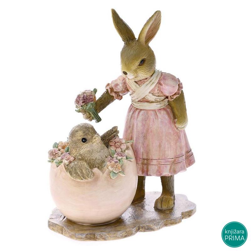 Zečica i pile u ljusci od jajeta 