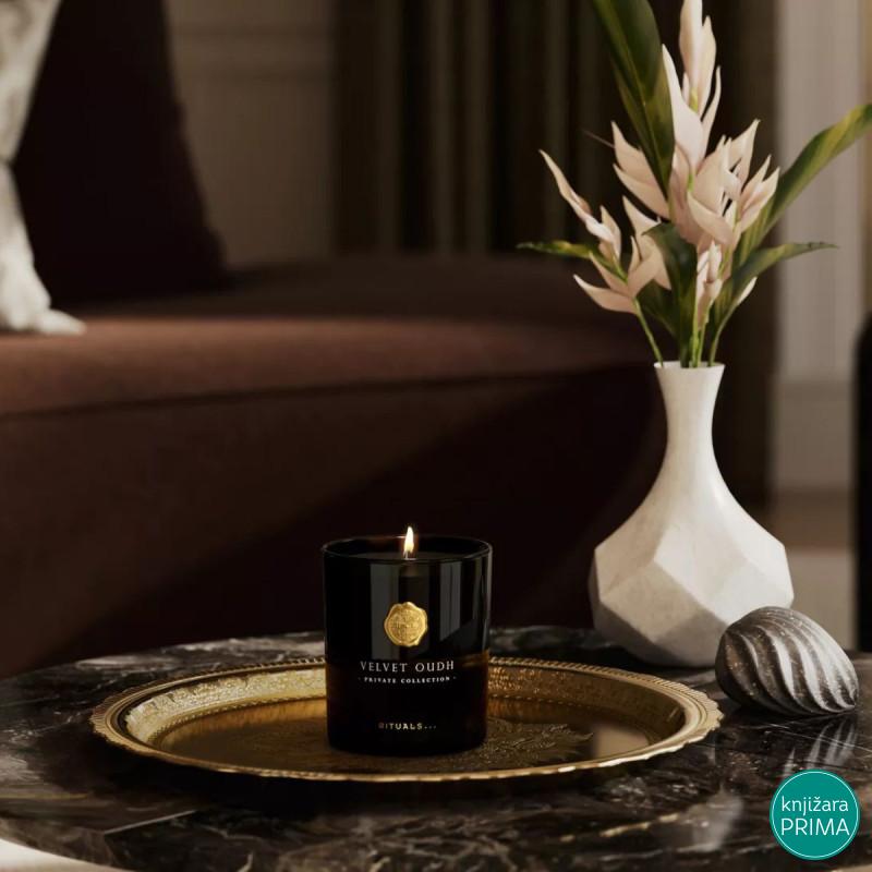 Sveća RITUALS Black Oudh 